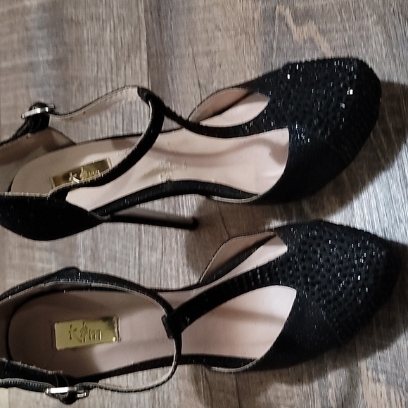 K&M high heels Black with sparkles textured toe Gently worn indoors a few times - Picture 3 of 6